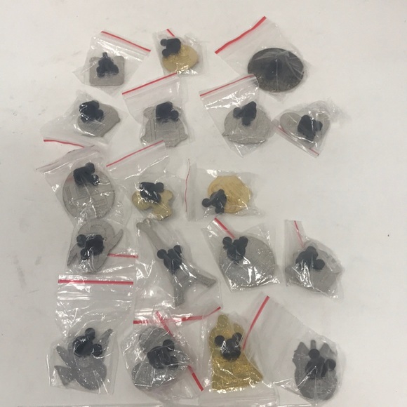 Disney Collectable Disney pins - Picture 8 of 8